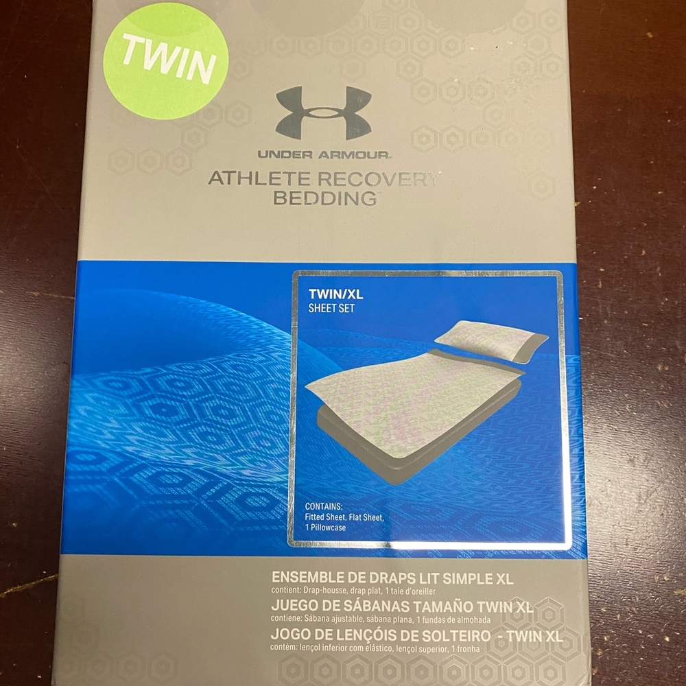 UNDER ARMOUR ATHLETE RECOVERY BEDDING TWIN XL SIZE